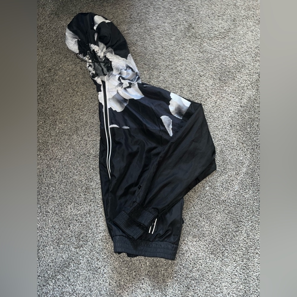Reflective wind breaker